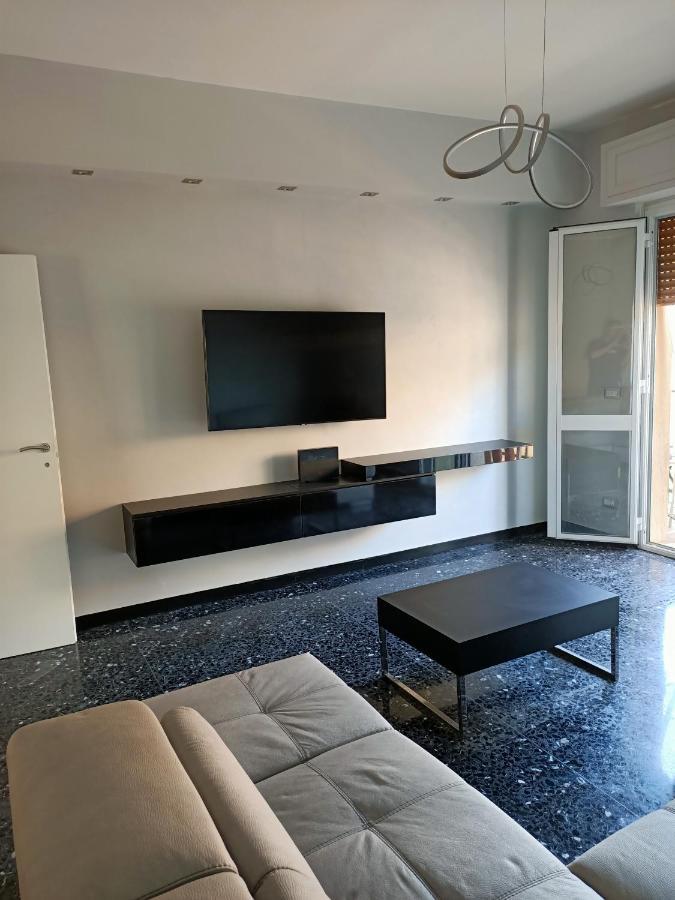 Апартаменты Casa Di Noemi - Seafront With Parking Савона Экстерьер фото