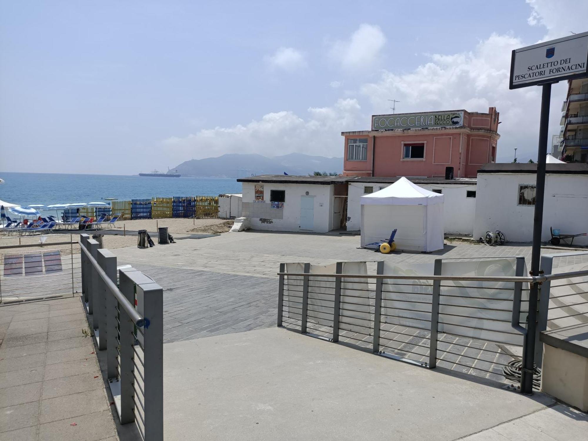 Апартаменты Casa Di Noemi - Seafront With Parking Савона Экстерьер фото