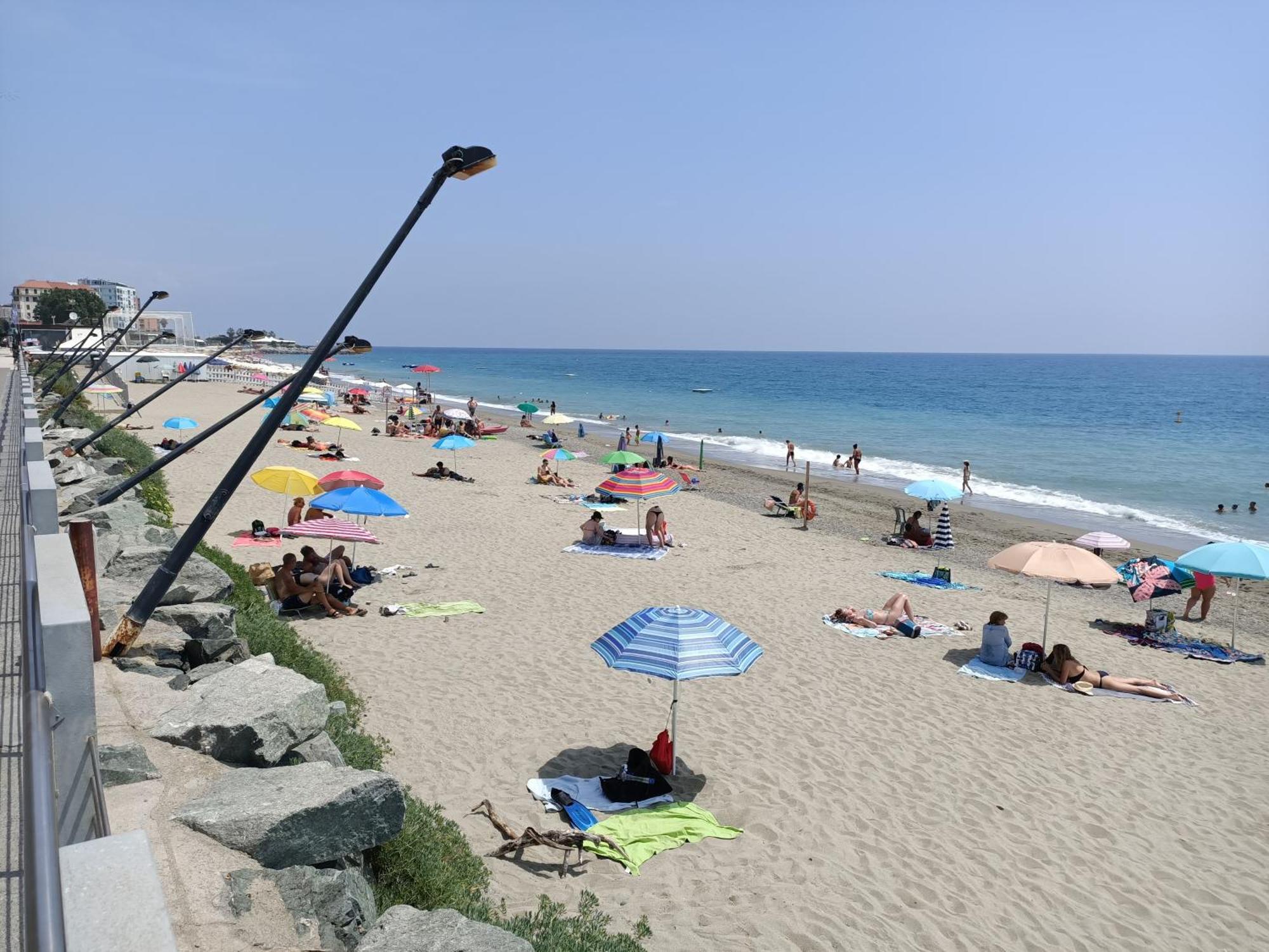 Апартаменты Casa Di Noemi - Seafront With Parking Савона Экстерьер фото