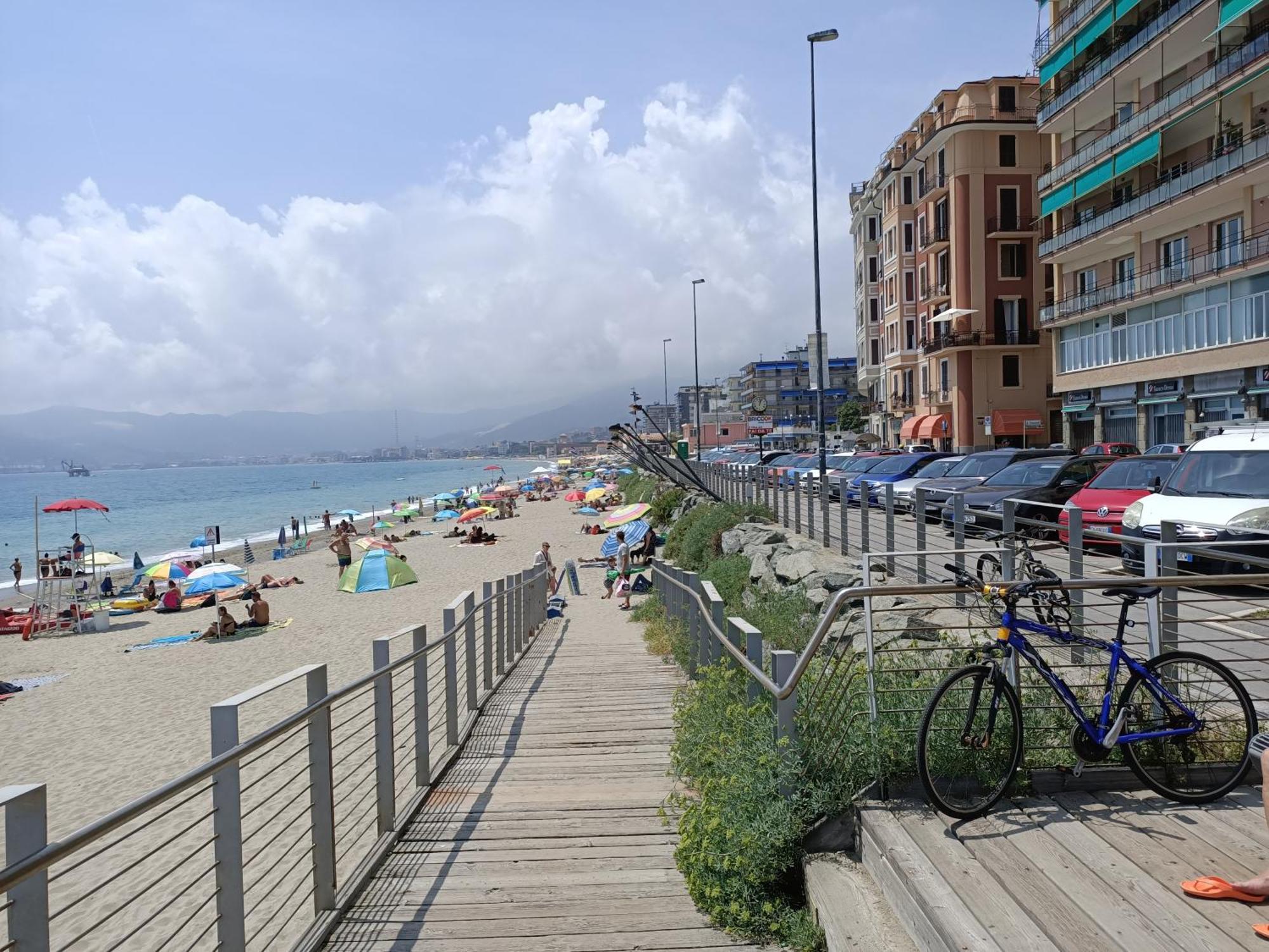 Апартаменты Casa Di Noemi - Seafront With Parking Савона Экстерьер фото